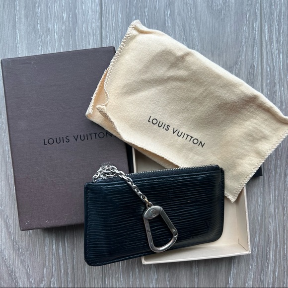 Louis Vuitton Black Epi Leather Key Pouch - Picture 2 of 15
